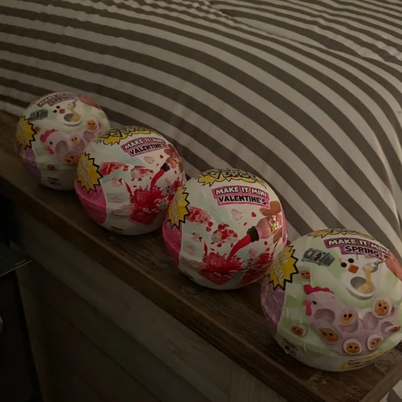 Eleven Mini Verse Surprise ball series. - Picture 2 of 5